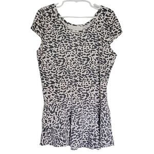 🟢K1253 * Pretty in Pink Animal Print Top with Ruffled Hem Gray White Size L